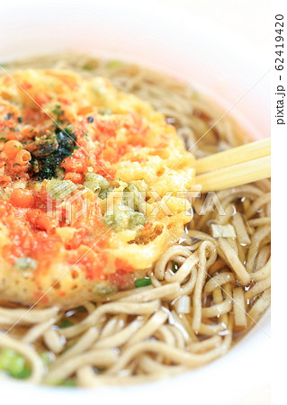 おいしいカップ天麩羅そば 62419420