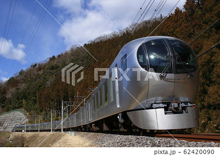 西武秩父線を行く特急ちちぶ号（001系電車） 62420090