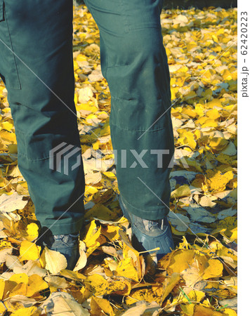Gardener legs with rubbery boots walk in bright Gardener legs with rubbery boots walk in bright 62420223