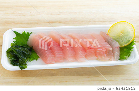 トレー入りビンチョウマグロの刺身 トレー入りビンチョウマグロの刺身 62421815
