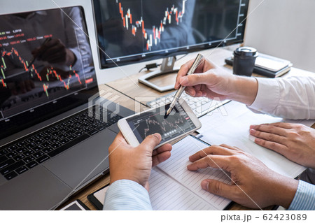 Business team discussion on meeting to planning Business team discussion on meeting to planning 62423089