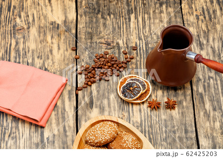 Coffee roasted beans are prepared for making 62425203