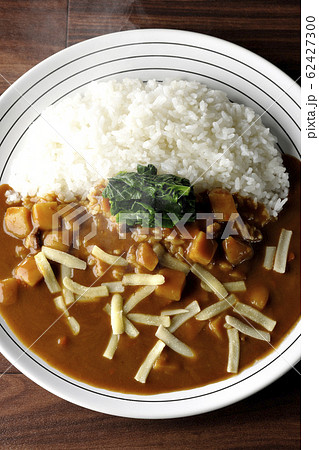 熱々ほうれん草チーズカレー 62427300