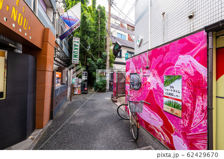 東京都 鶯谷のラブホテル街の写真素材 [62429670] - PIXTA