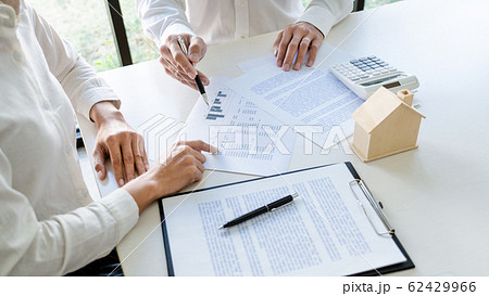 employee meeting broker estate agent for contact employee meeting broker estate agent for contact 62429966