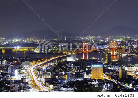 高塔山からの夜景 ライトアップされた若戸大橋 高塔山からの夜景 ライトアップされた若戸大橋 62431201