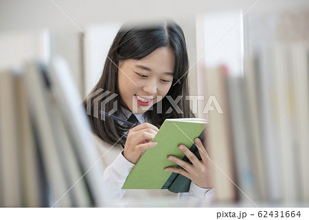 ポートレート 韓国人 女子学生 62431664