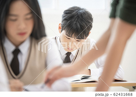 ポートレート 韓国人 学生 62431668