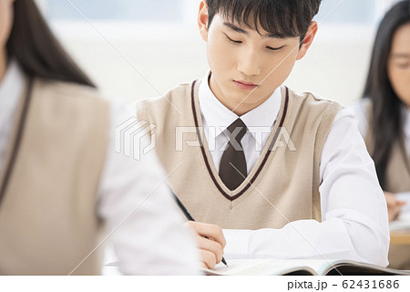 ポートレート 韓国人 学生 62431686