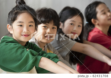 ポートレート 韓国人 笑顔 62431708