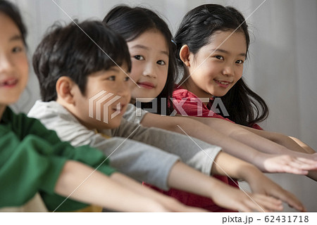 ポートレート 韓国人 笑顔 62431718