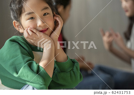 ポートレート 韓国人 笑顔 62431753