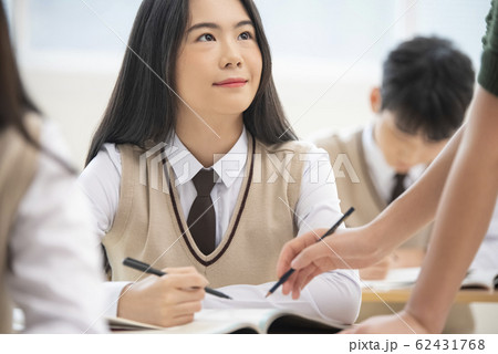 ポートレート 韓国人 女子学生 62431768