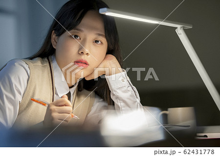 ポートレート 韓国人 女子学生 62431778
