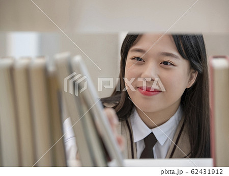 ポートレート 韓国人 女子学生 62431912