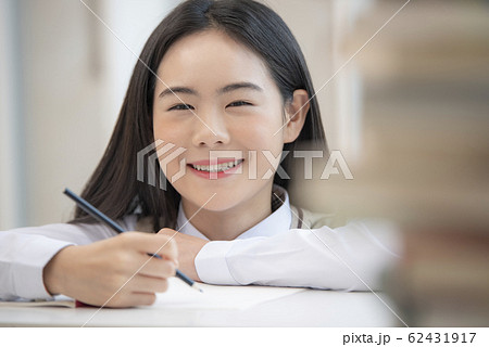 ポートレート 韓国人 女子学生 62431917