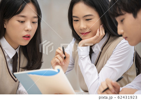 ポートレート 韓国人 女子学生 62431923