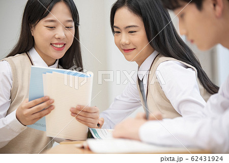 ポートレート 韓国人 女子学生 62431924