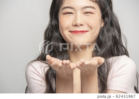 ポートレート 韓国人 若い女性 62431967
