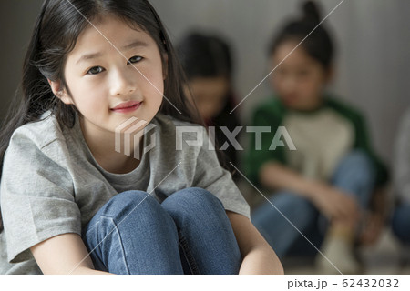 ポートレート 韓国人 笑顔 62432032