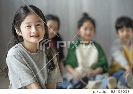 ポートレート 韓国人 笑顔 62432033