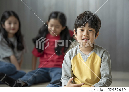 ポートレート 韓国人 笑顔 62432039