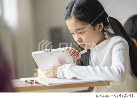 ポートレート 韓国人 小学生 62432041