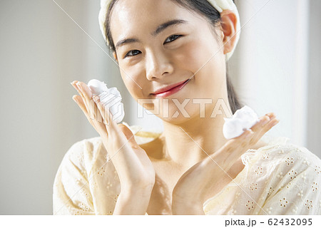 女性 女 女の子 62432095