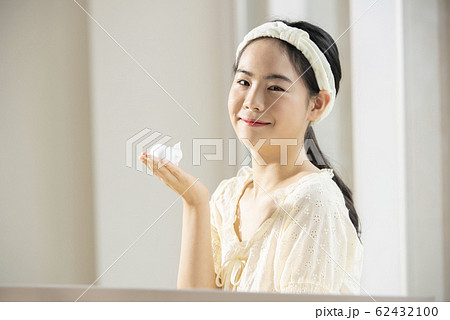 女性 女 女の子 62432100