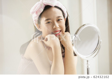 女性 女 女の子 62432102