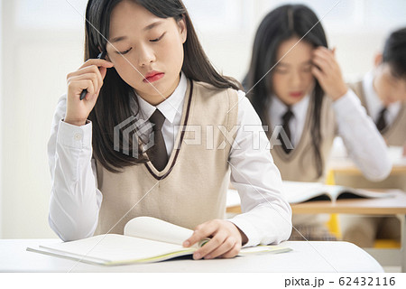 ポートレート 韓国人 女子学生 62432116