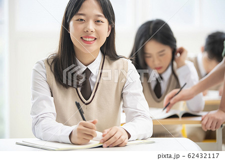 ポートレート 韓国人 女子学生 62432117