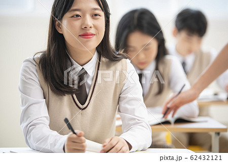 ポートレート 韓国人 女子学生 62432121