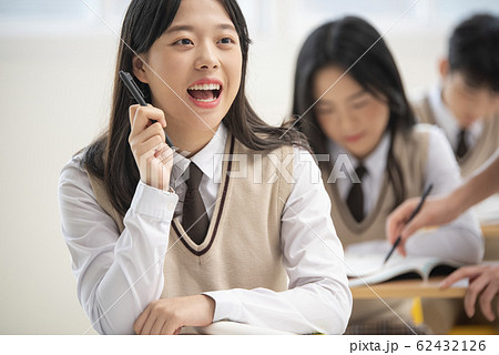 ポートレート 韓国人 女子学生の写真素材