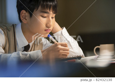 ポートレート 韓国人 学生 62432130