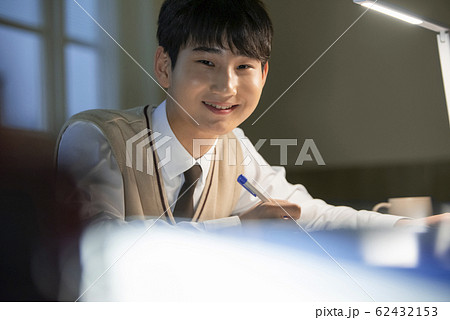 ポートレート 韓国人 学生 62432153