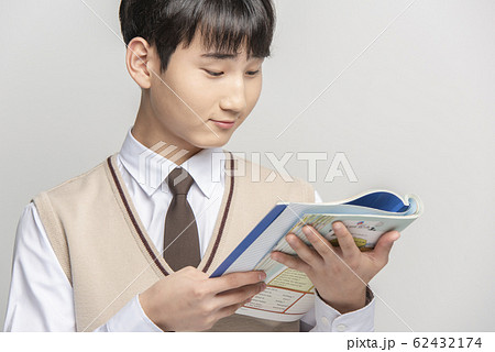 ポートレート 韓国人 学生 62432174