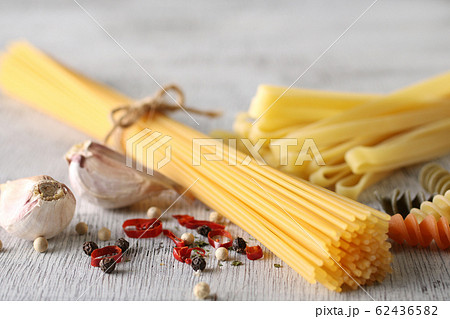 色んな種類のパスタの集合イメージ写真 62436582