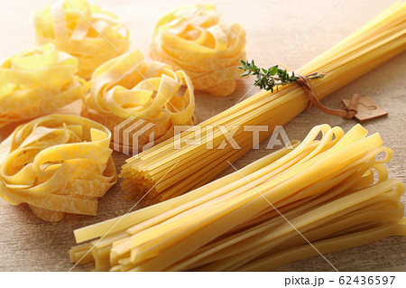 色々な種類のパスタ 色々な種類のパスタ 62436597