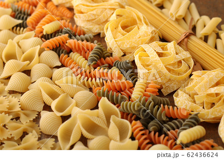 色々な種類のパスタ 62436624