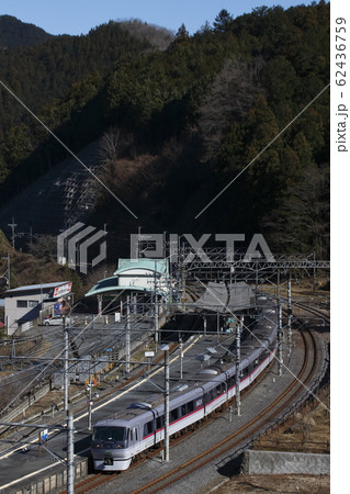 吾野駅を通過する西武特急ちちぶ号(10000系) 吾野駅を通過する西武特急ちちぶ号(10000系) 62436759