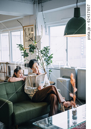 カップルのライフスタイル カップルのライフスタイル 62437807