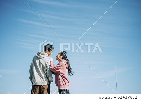 仲良しのカップル 仲良しのカップル 62437852