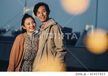 仲良しのカップル 仲良しのカップル 62437923