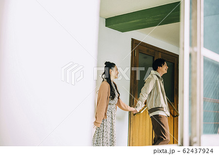 仲良しのカップル 仲良しのカップル 62437924