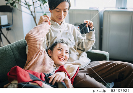 カップルのライフスタイル カップルのライフスタイル 62437925