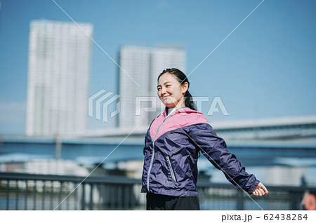 運動をする女性 62438284