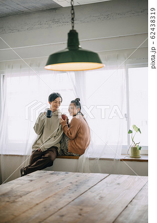 仲良しのカップル 62438319