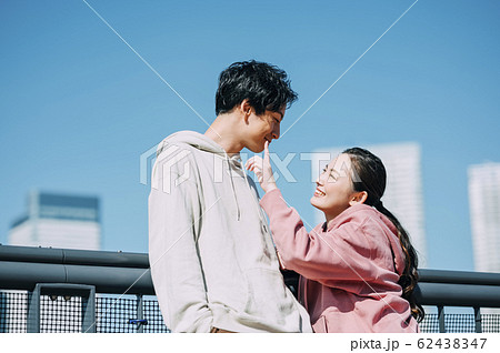 仲良しのカップル 62438347