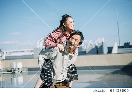 仲良しのカップル 62438600